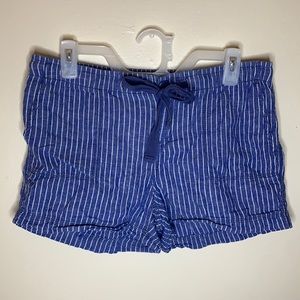 Stylish summer stripe shorts with pockets